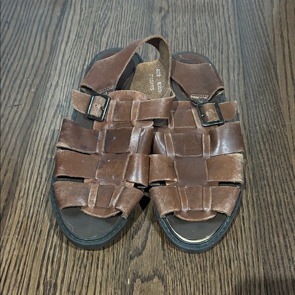 Arizona Jean Company Brown Leather Woven fisherman Vtg sandals